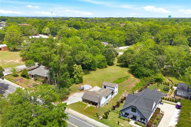 307 S Depot Street, Seneca, SC 29678