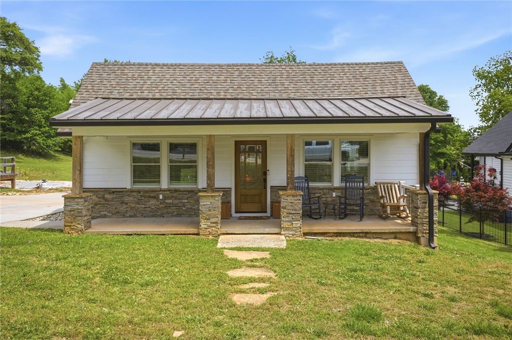 307 S Depot Street, Seneca, SC 29678
