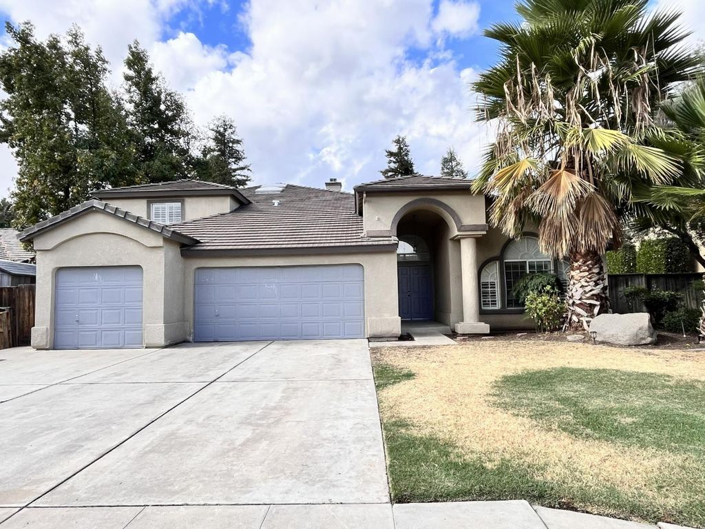 Image 1 of property listing at 3278 Magnolia Avenue, Clovis, CA 93611