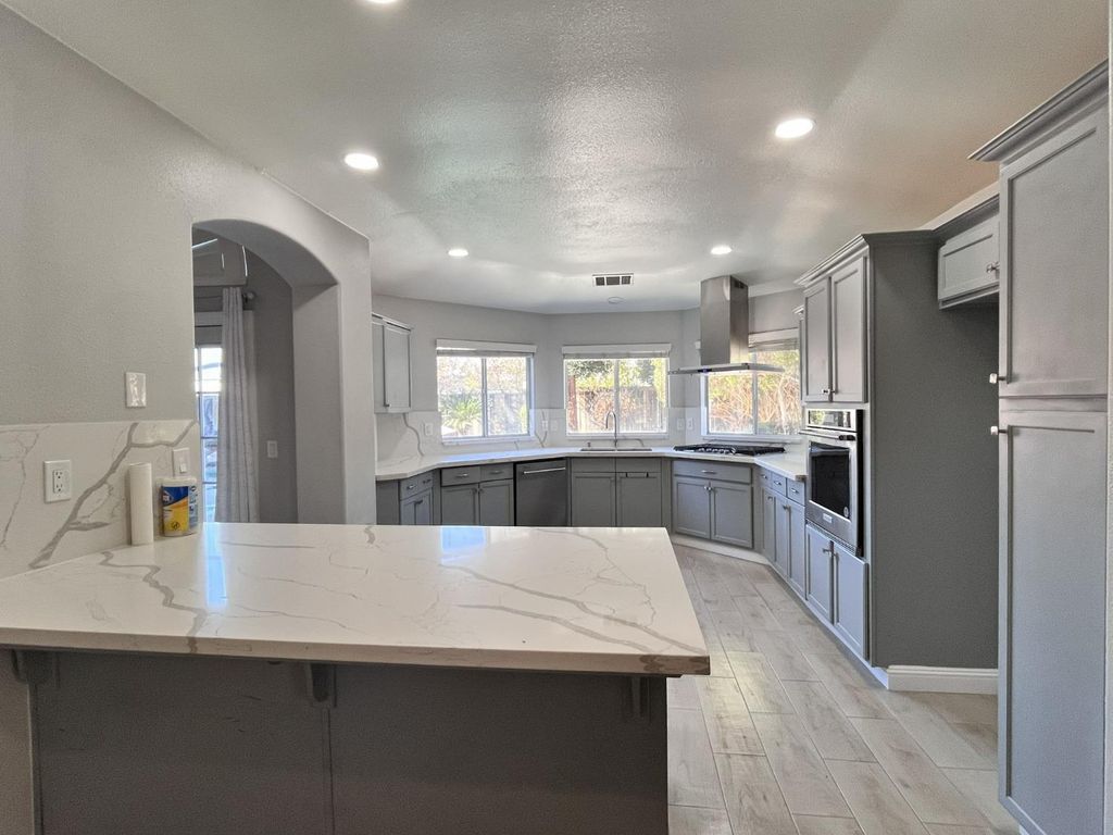 Image 10 of property listing at 3278 Magnolia Avenue, Clovis, CA 93611