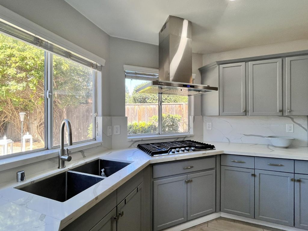 Image 12 of property listing at 3278 Magnolia Avenue, Clovis, CA 93611