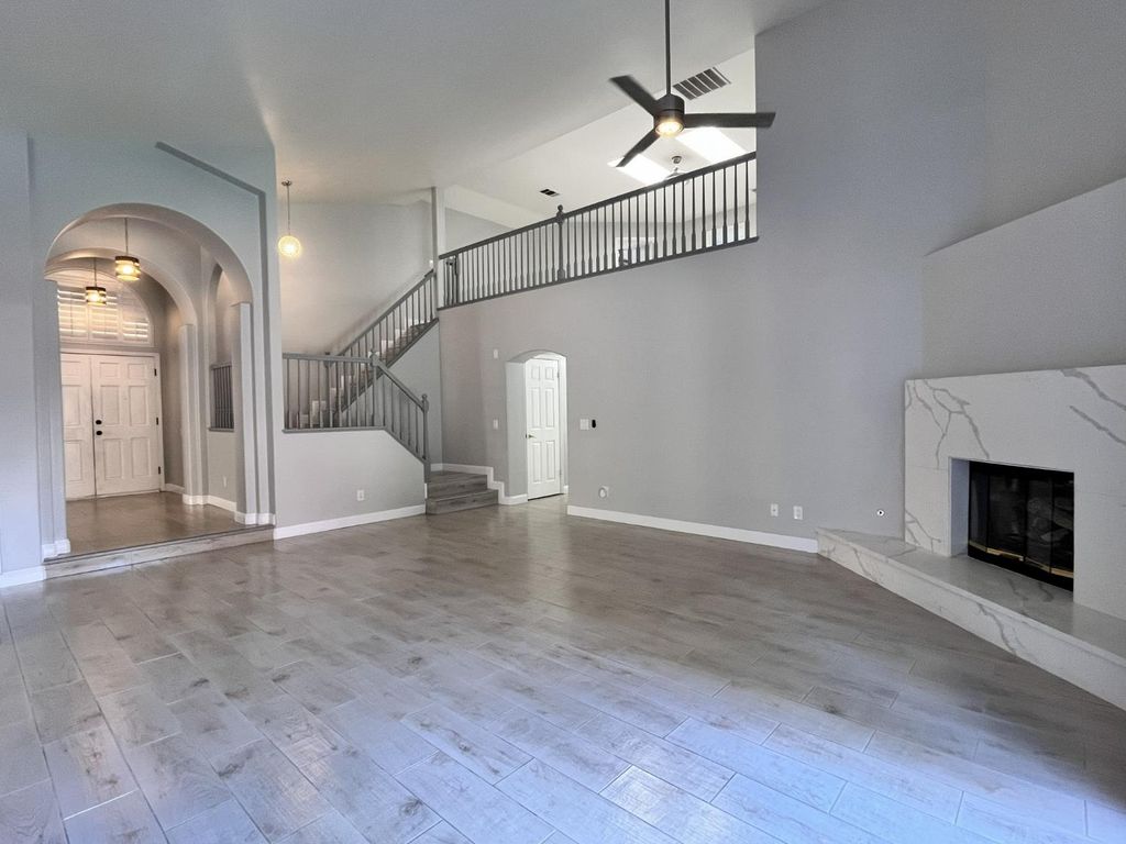 Image 14 of property listing at 3278 Magnolia Avenue, Clovis, CA 93611