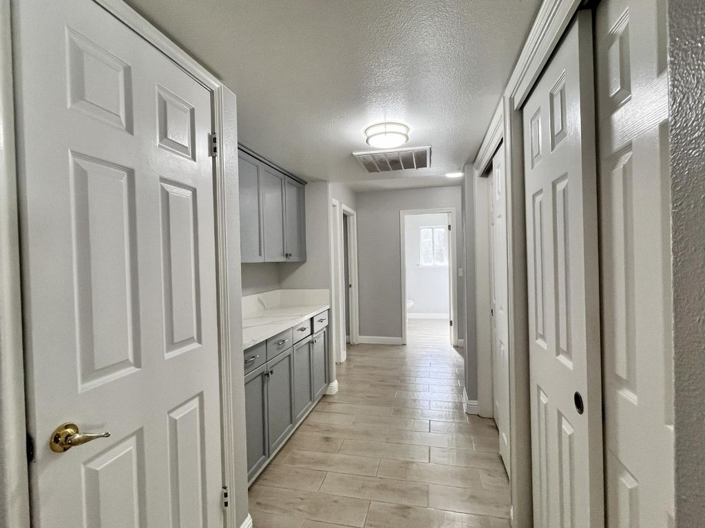 Image 17 of property listing at 3278 Magnolia Avenue, Clovis, CA 93611