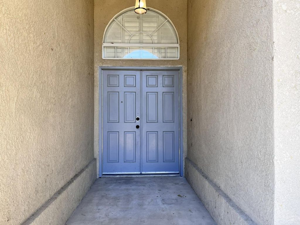 Image 2 of property listing at 3278 Magnolia Avenue, Clovis, CA 93611