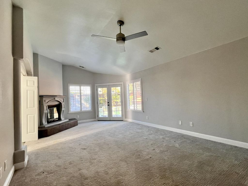 Image 21 of property listing at 3278 Magnolia Avenue, Clovis, CA 93611