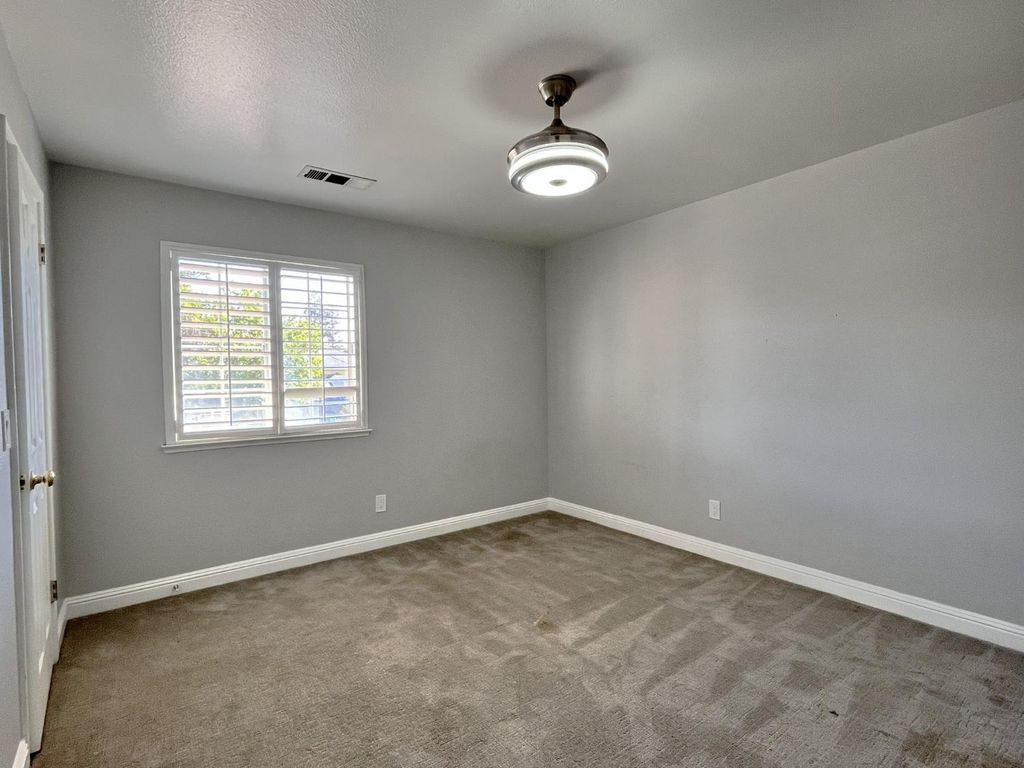 Image 28 of property listing at 3278 Magnolia Avenue, Clovis, CA 93611