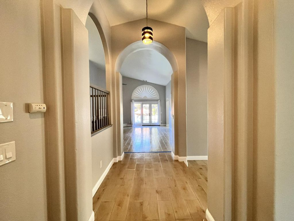 Image 3 of property listing at 3278 Magnolia Avenue, Clovis, CA 93611