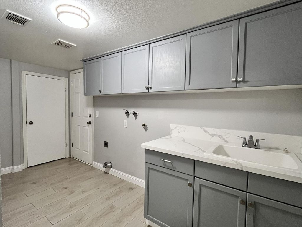 Image 30 of property listing at 3278 Magnolia Avenue, Clovis, CA 93611