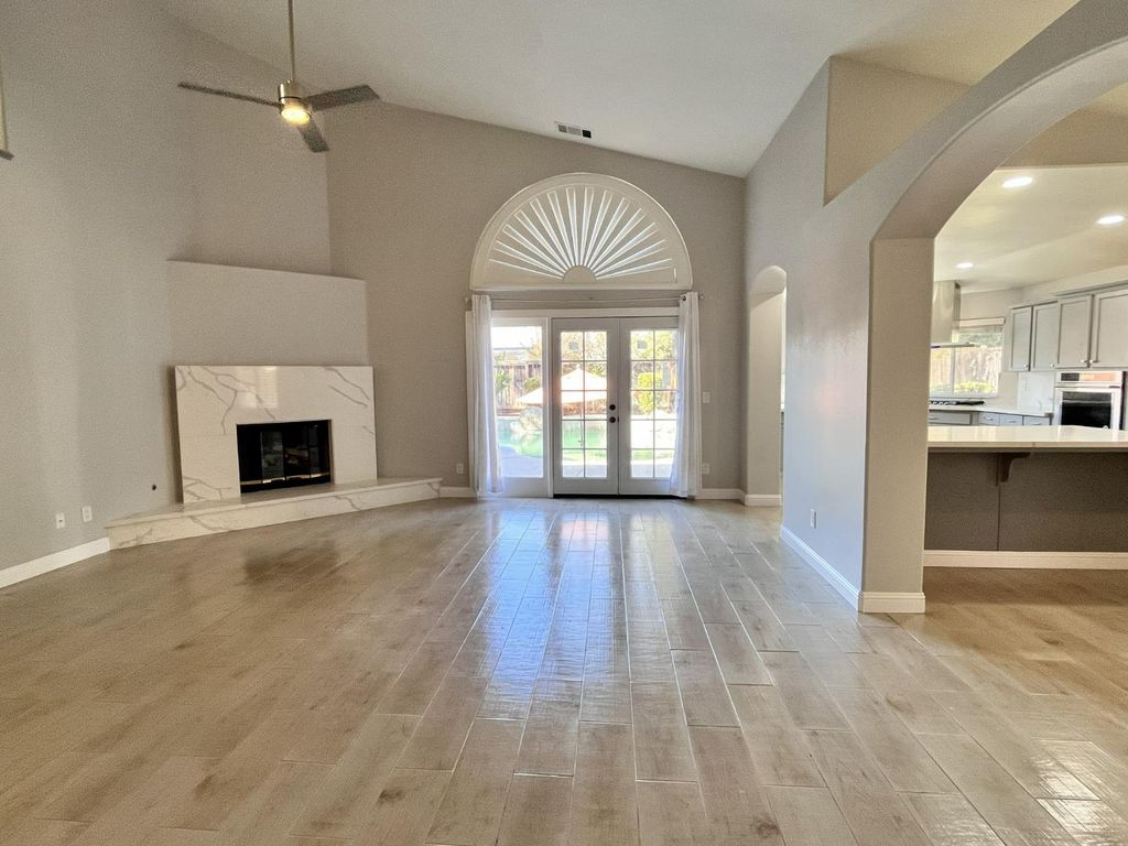 Image 4 of property listing at 3278 Magnolia Avenue, Clovis, CA 93611