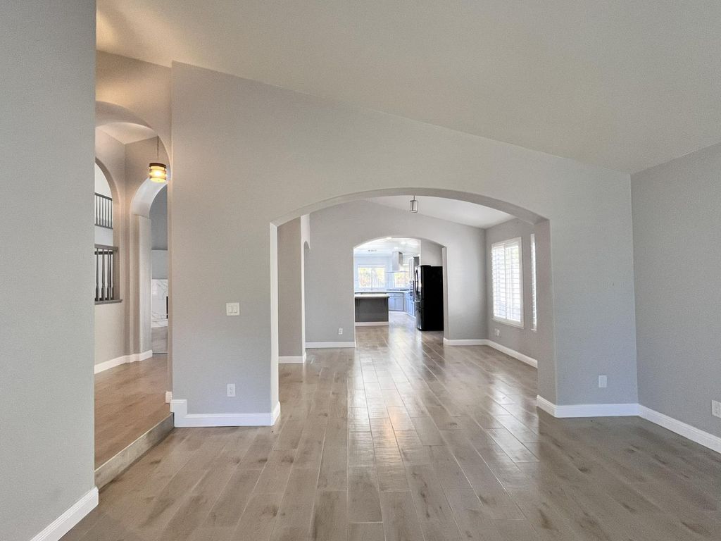 Image 7 of property listing at 3278 Magnolia Avenue, Clovis, CA 93611