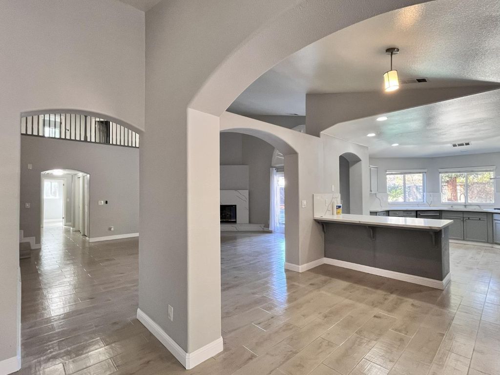 Image 9 of property listing at 3278 Magnolia Avenue, Clovis, CA 93611