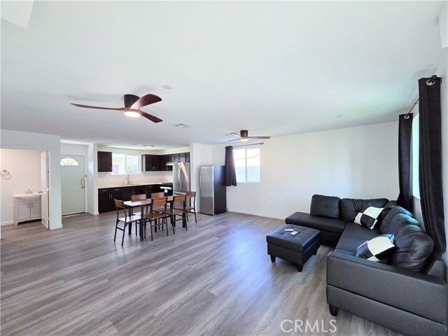 720 W Cherry St, Compton, CA 90222