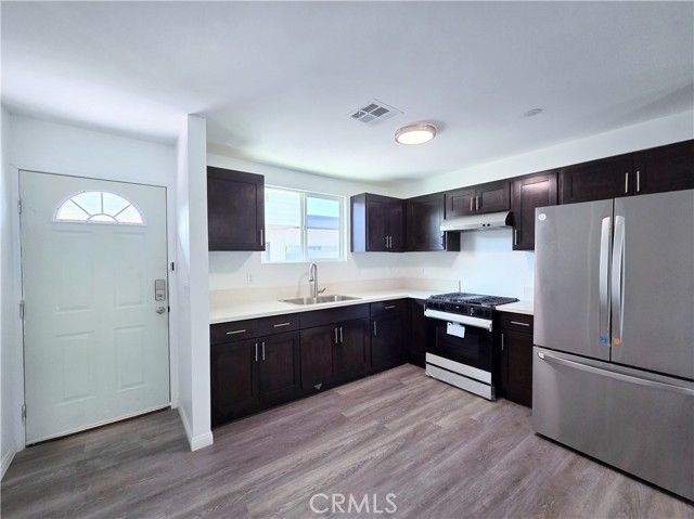 720 W Cherry St, Compton, CA 90222