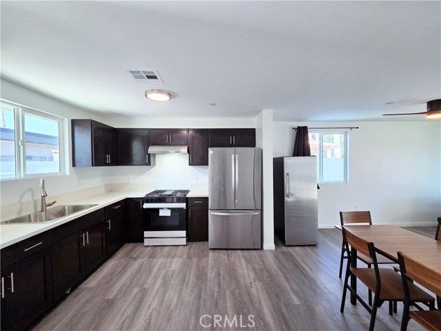 720 W Cherry St, Compton, CA 90222