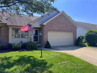 121 Oakley Green Drive, Elyria, OH 44035