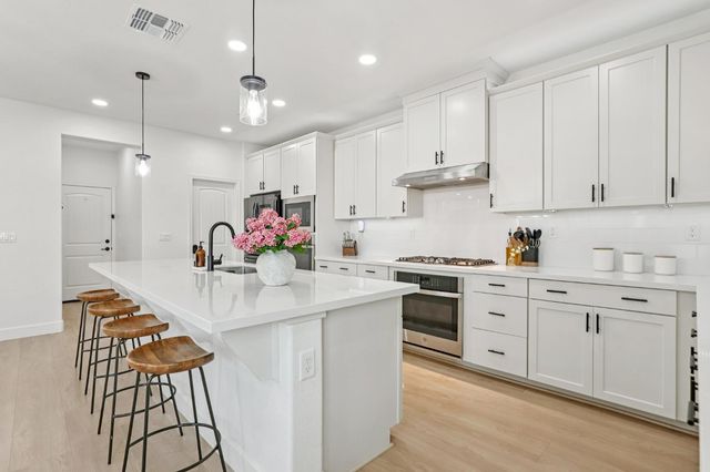 3041 Brandenburber Dr, Roseville, CA 95747