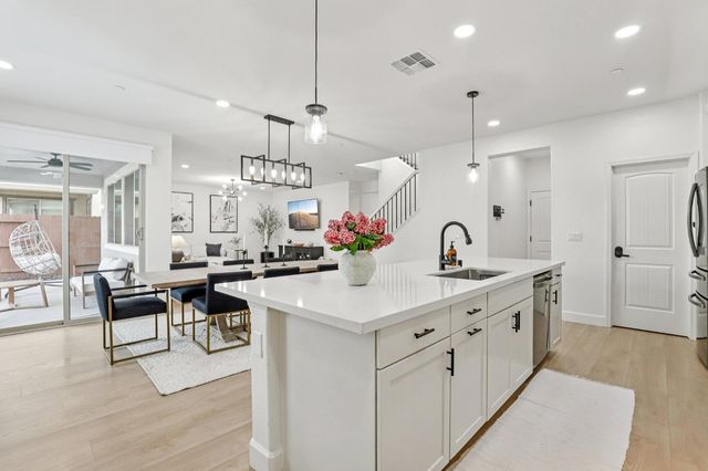 3041 Brandenburber Dr, Roseville, CA 95747