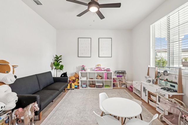 3041 Brandenburber Dr, Roseville, CA 95747