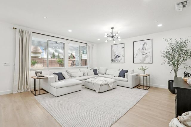 3041 Brandenburber Dr, Roseville, CA 95747