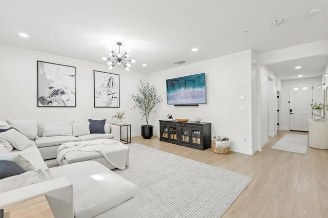 3041 Brandenburber Dr, Roseville, CA 95747