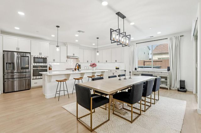 3041 Brandenburber Dr, Roseville, CA 95747