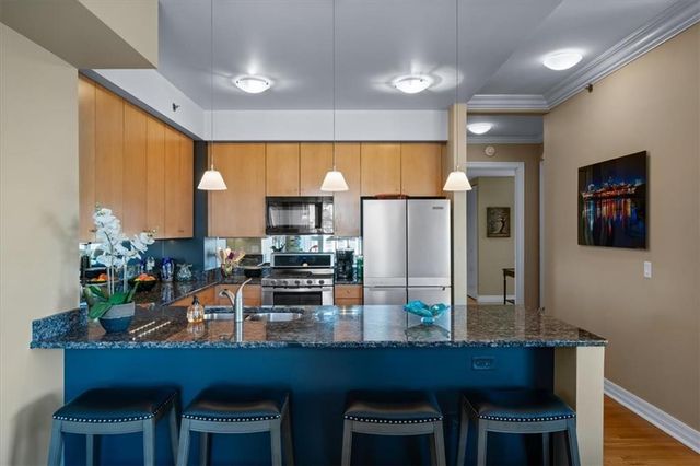 4950 Central Street 606, Kansas City, MO 64112