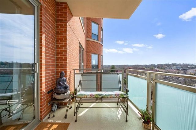 4950 Central Street 606, Kansas City, MO 64112