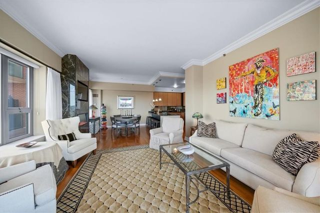 4950 Central Street 606, Kansas City, MO 64112