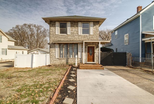 726 10th Avenue S, Clinton, IA 52732