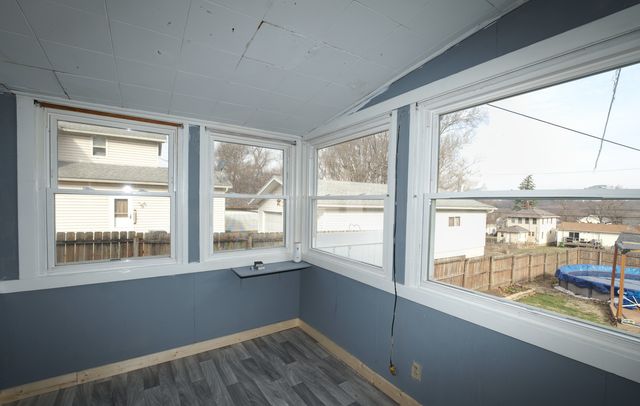 726 10th Avenue S, Clinton, IA 52732