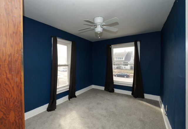 726 10th Avenue S, Clinton, IA 52732