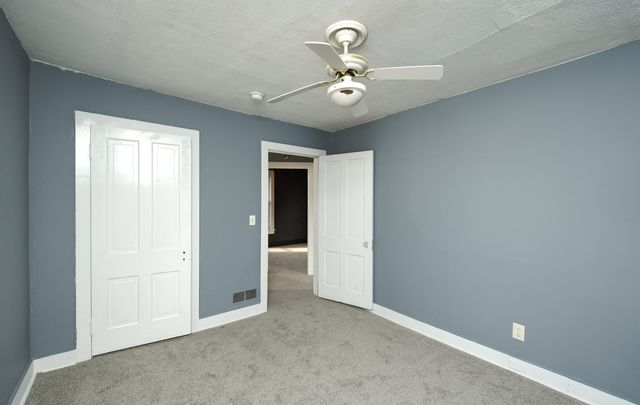 726 10th Avenue S, Clinton, IA 52732