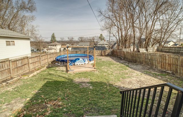 726 10th Avenue S, Clinton, IA 52732