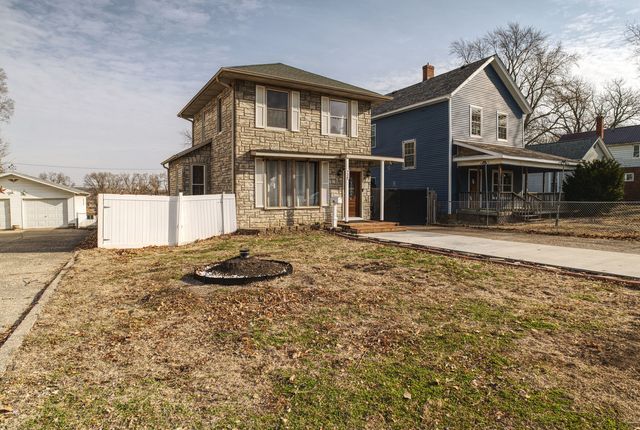 726 10th Avenue S, Clinton, IA 52732