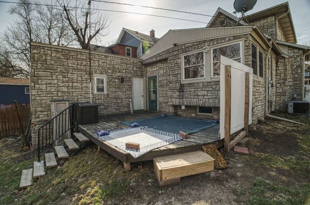 726 10th Avenue S, Clinton, IA 52732