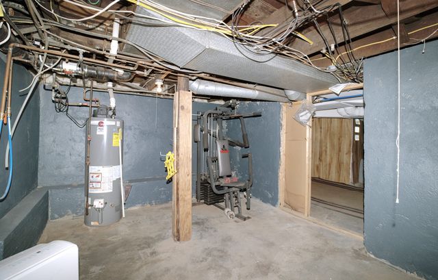 726 10th Avenue S, Clinton, IA 52732