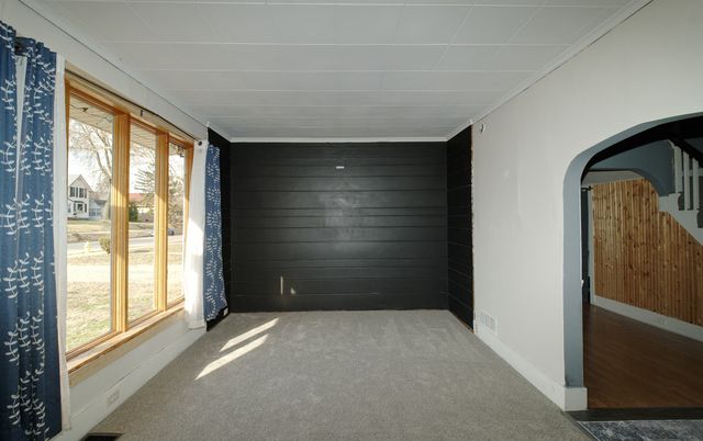 726 10th Avenue S, Clinton, IA 52732