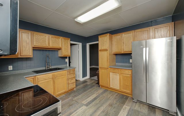 726 10th Avenue S, Clinton, IA 52732