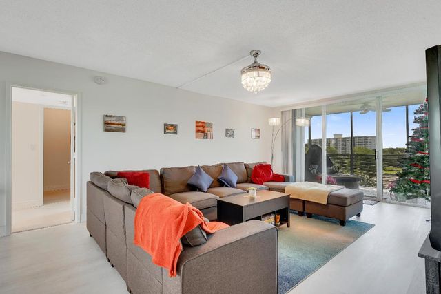 3800 Oaks Clubhouse Drive 503, Pompano Beach, FL 33069