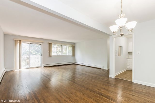 8524 Skokie Boulevard 3A, Skokie, IL 60077