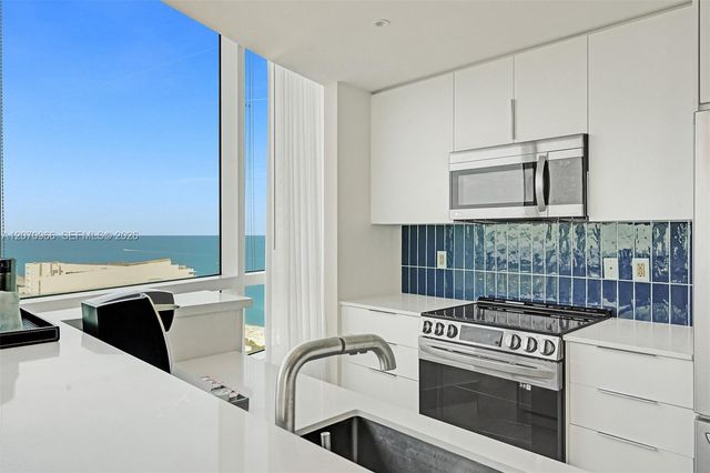 4401 Collins Avenue 2915, Miami Beach, FL 33140