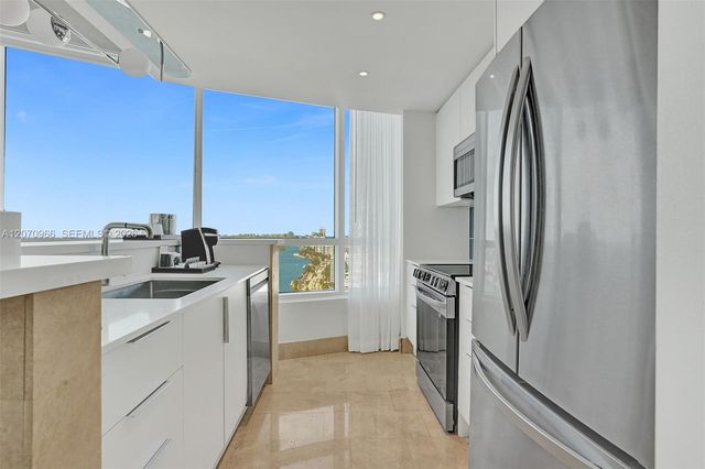 4401 Collins Avenue 2915, Miami Beach, FL 33140