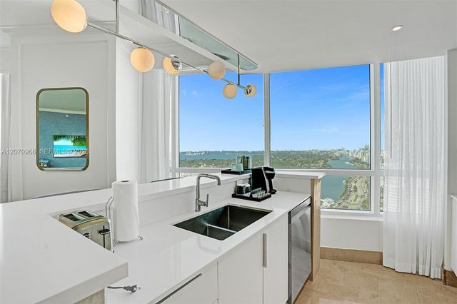 4401 Collins Avenue 2915, Miami Beach, FL 33140