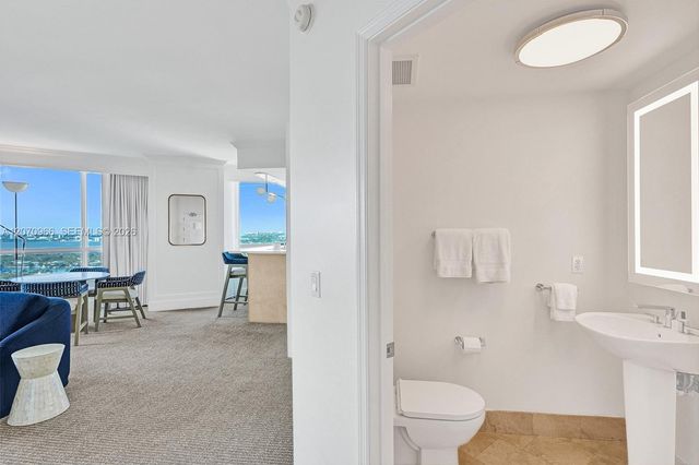 4401 Collins Avenue 2915, Miami Beach, FL 33140