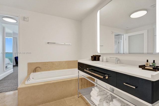 4401 Collins Avenue 2915, Miami Beach, FL 33140