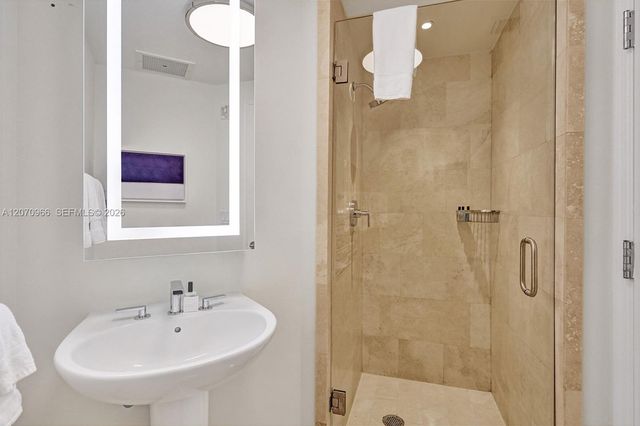 4401 Collins Avenue 2915, Miami Beach, FL 33140