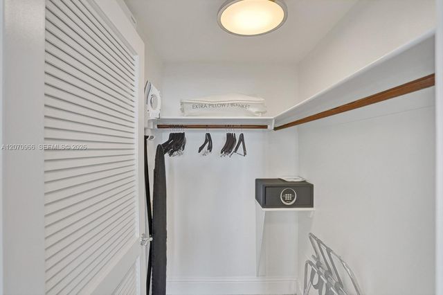 4401 Collins Avenue 2915, Miami Beach, FL 33140