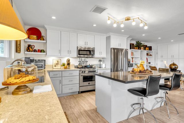 527 Jade Lane, Palm Springs, CA 92264