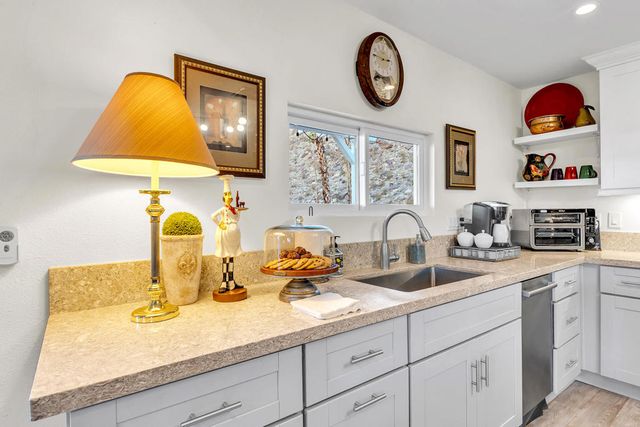 527 Jade Lane, Palm Springs, CA 92264