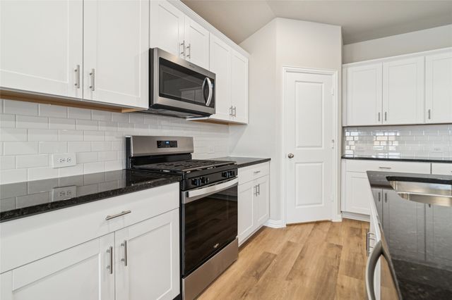 802 Edgehurst Dr, Mckinney, TX 75071